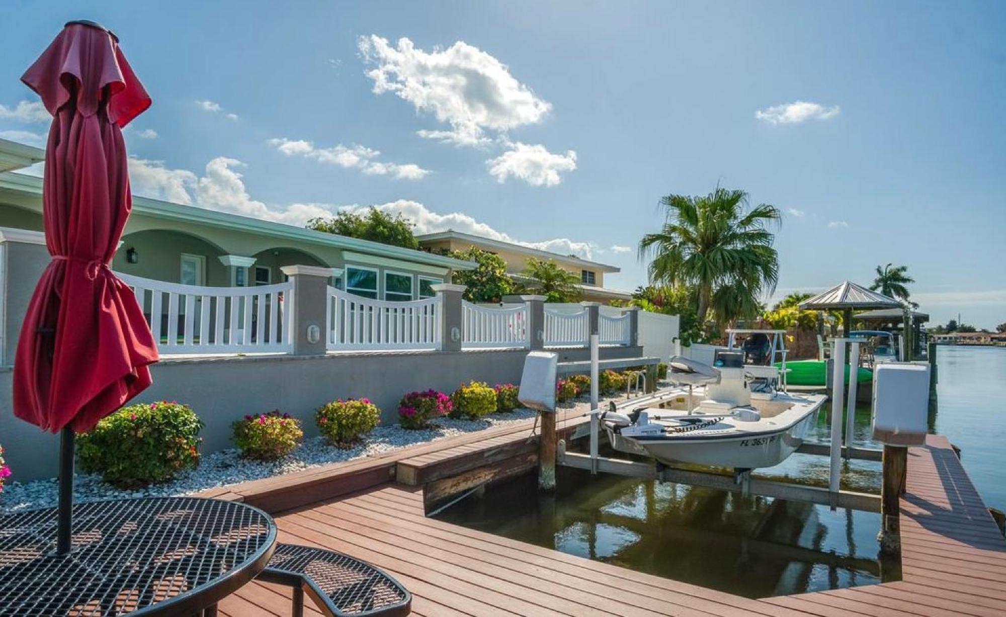 Dolphin Cove In Cocoa Beach Fl Exterior foto